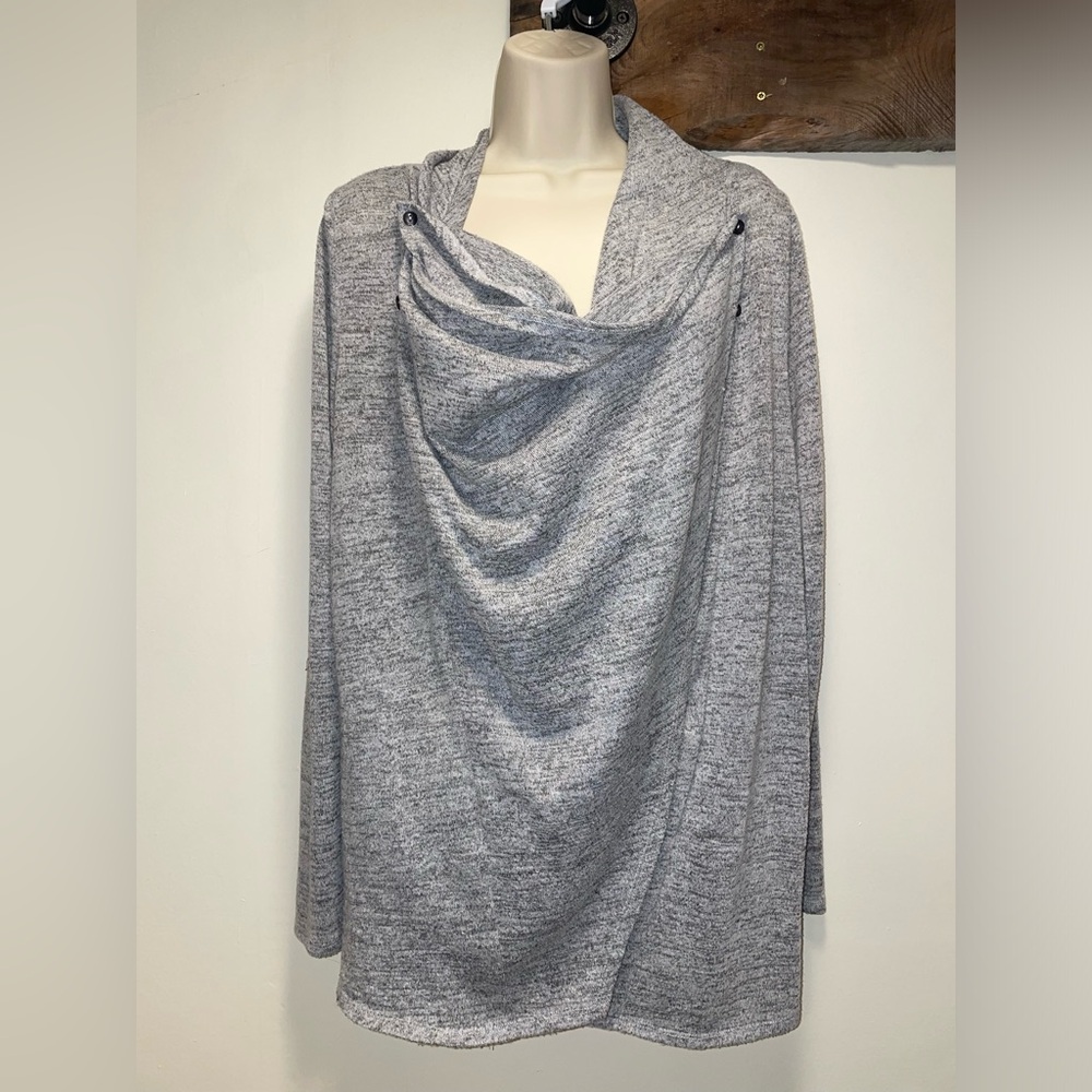 Oh Baby by Motherhood maternity and nursing cardigan
Size L